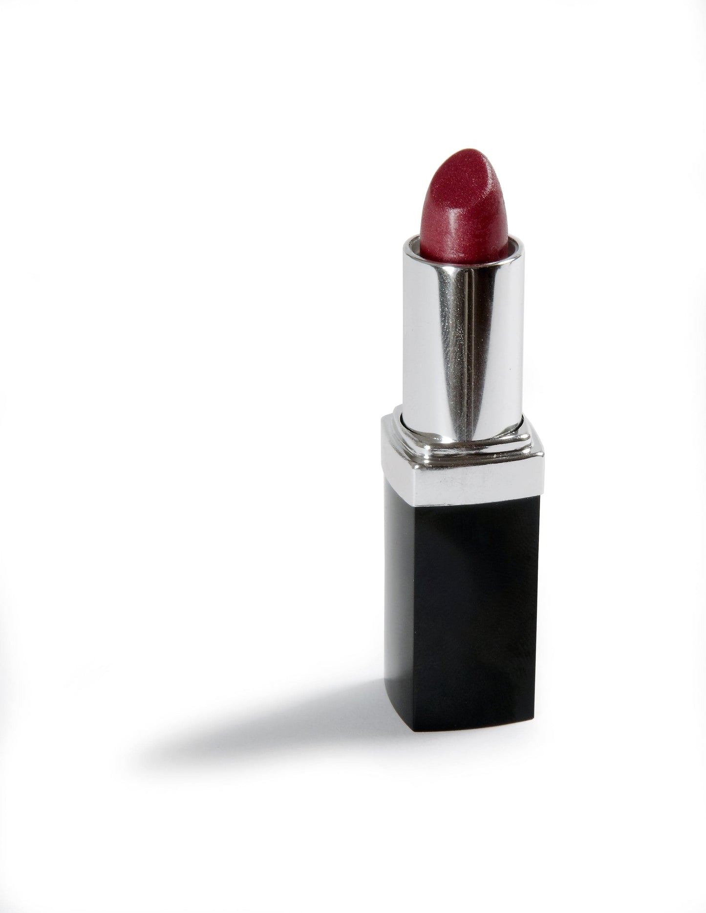 Danyel Lip Liner Eggplant | Creamy Long-Wear Lip Pencil for Deep Wine Lip Definition & Feathering Protection