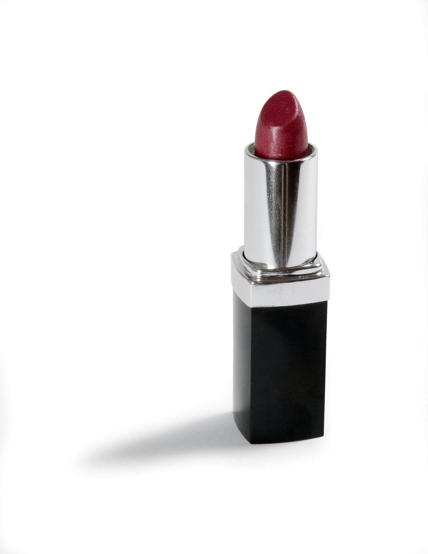 Danyel Lip Liner Eggplant | Creamy Long-Wear Lip Pencil for Deep Wine Lip Definition & Feathering Protection